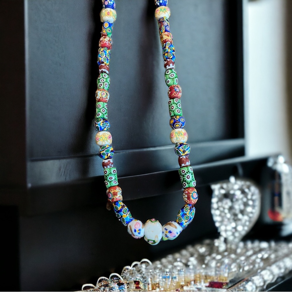 Gorgeous antique strand of vibrant beads. 35” in length. Heavy - Picture 2 of 6